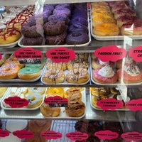รูปภาพถ่ายที่ DK&amp;#39;s Donuts and Bakery โดย Christine S. เมื่อ 6/18/2023
