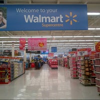Foto scattata a Walmart Supercentre da Ady P. il 2/8/2013
