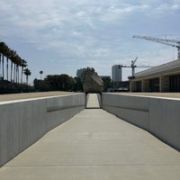 Photo taken at Levitated Mass by Yenny Z. on 7/22/2023