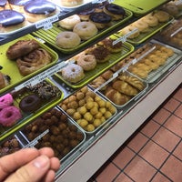11/11/2021에 Yenny Z.님이 DK&amp;#39;s Donuts and Bakery에서 찍은 사진