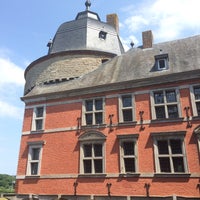 รูปภาพถ่ายที่ Château de Lavaux-Sainte-Anne โดย Guntis E. เมื่อ 7/4/2015
