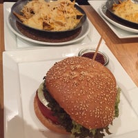 Foto tirada no(a) 1885 Die Burger por Babs em 3/15/2018