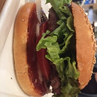 Foto tirada no(a) 1885 Die Burger por Babs em 10/12/2017