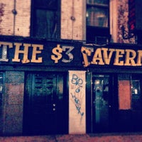 Foto scattata a The $3 Tavern da Adolfo D. il 11/5/2013