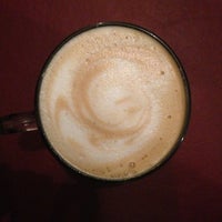 รูปภาพถ่ายที่ Common Ground Coffee โดย Nikki M. เมื่อ 12/29/2012