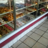 Photo taken at Winchell&#39;s Donuts by Johnny A. on 8/15/2013