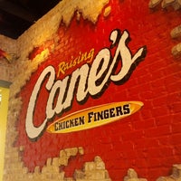 Foto tirada no(a) Raising Cane&amp;#39;s Chicken Fingers por John B. em 3/15/2013