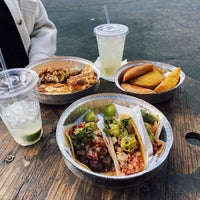 10/18/2020 tarihinde Cole K.ziyaretçi tarafından East Coast Street Tacos'de çekilen fotoğraf
