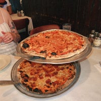 4/14/2024 tarihinde Cole K.ziyaretçi tarafından Patsy&amp;#39;s Pizza - East Harlem'de çekilen fotoğraf