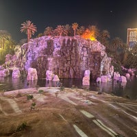 Photo taken at The Mirage Volcano by Rod B. on 3/13/2024