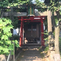 Photo taken at 大山稲荷神社 by iR̨ on 7/8/2017