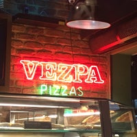 Photo taken at Vezpa Pizzas by Ju P. on 11/27/2018