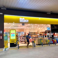 Photo taken at Shell SELECT by gerard t. on 4/10/2019