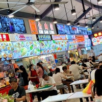 Foto diambil di Kim San Leng Food Centre oleh gerard t. pada 3/12/2022