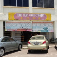 Photo taken at Tong Huat Confectionary 东发饼家 by gerard t. on 3/18/2013