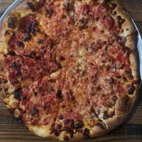 Photo taken at Santarpio&amp;#39;s Pizza by George K. on 8/29/2021