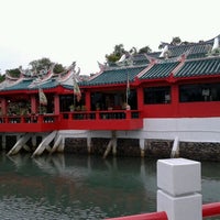 Photo taken at Tua Pek Kong Temple by rYuK_oP s. on 11/3/2012