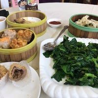 Photo taken at Tai Wu (Mr. Fong&amp;#39;s) Restaurant 太湖酒家 by Mango C. on 2/10/2019