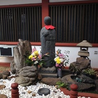 Photo taken at Templo Budista Jodoshu Betsuin Nippakuji by Gilmar O. on 5/11/2014
