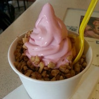 Photo taken at Love Berry Frozen Yogurt &amp;amp; Ice Cream by Regina W. on 8/18/2013