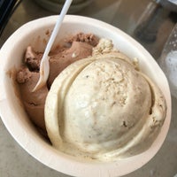 Photo taken at Tara’s Organic Ice Cream by Regina W. on 4/22/2018