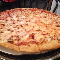 11/1/2013 tarihinde Jasmine L.ziyaretçi tarafından Bellacino&amp;#39;s Pizza &amp;amp; Grinders'de çekilen fotoğraf
