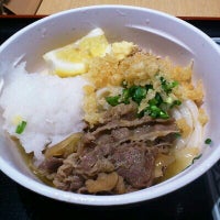 Photo taken at 本生さぬきうどん 小麦房 by hiro m. on 4/1/2013