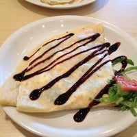 Photo taken at Cream Of The Crepe by RazzLe D. on 10/2/2012