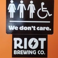 รูปภาพถ่ายที่ Riot Brewing Co. โดย Francois V. เมื่อ 3/10/2018