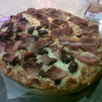 Foto scattata a Granada Pizza Restaurante da Jorge G. il 11/16/2012