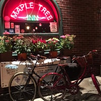 Das Foto wurde bei Maple Tree Inn von Glen S. am 9/17/2016 aufgenommen