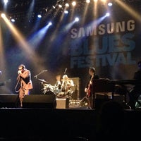 Photo taken at Samsung Blues Festival by Claudinha C. on 6/21/2015