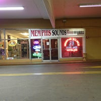 Снимок сделан в Memphis Sounds Bar &amp;amp; Grill пользователем Timothy W. 12/21/2012