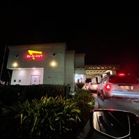 Photo taken at In-N-Out Burger by Olly on 3/13/2022