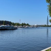Photo taken at Стрелка Елагина острова by Михаил У. on 6/8/2021