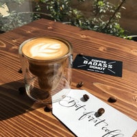 Снимок сделан в Badass Coffee &amp;amp; Donut пользователем niki t. 5/15/2018