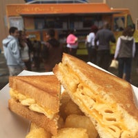 Photo taken at The Grilled Cheese Truck by Cakes on 10/4/2015