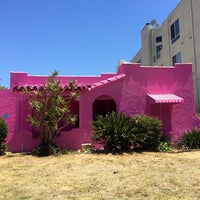 Photo taken at The Most Famous Artist&amp;#39;s Pink Houses by Cakes on 6/17/2017
