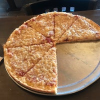 Das Foto wurde bei We Cook Pizza and Pasta von Ellen D. am 9/23/2022 aufgenommen