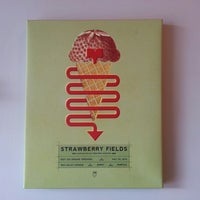 Снимок сделан в Strawberry Fields Smoothies &amp;amp; Gelato пользователем Elizabeth 9/30/2012