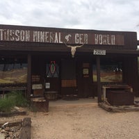 รูปภาพถ่ายที่ Tucson Mineral And Gem World โดย Christina D. เมื่อ 8/2/2014