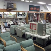 Photo taken at Phoebus Auction Gallery by Bill W. on 10/15/2012