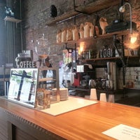 5/26/2013 tarihinde Kelly S.ziyaretçi tarafından Taszo Espresso Bar'de çekilen fotoğraf