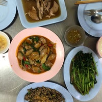 Photo taken at Aun&amp;#39;s Duck Boiled Rice by Narintorn S. on 4/20/2022