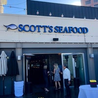 Foto scattata a Scott&amp;#39;s Seafood da Robert R. il 8/7/2018