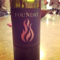 Foto scattata a The Wine Foundry da Mindy J. il 9/21/2014