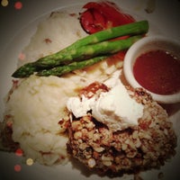 รูปภาพถ่ายที่ The Keg Steakhouse + Bar - Hamilton Mountain โดย Cheryl L. เมื่อ 10/30/2012