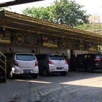 Photo taken at Yellow carwash by Rocky P. on 8/2/2014