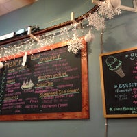 12/8/2012 tarihinde Eric D.ziyaretçi tarafından Sarah Jean&amp;#39;s Ice Cream Shop'de çekilen fotoğraf