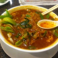 Photo taken at Hung Phat Vietnamese Noodle House by Mike L. on 12/21/2012